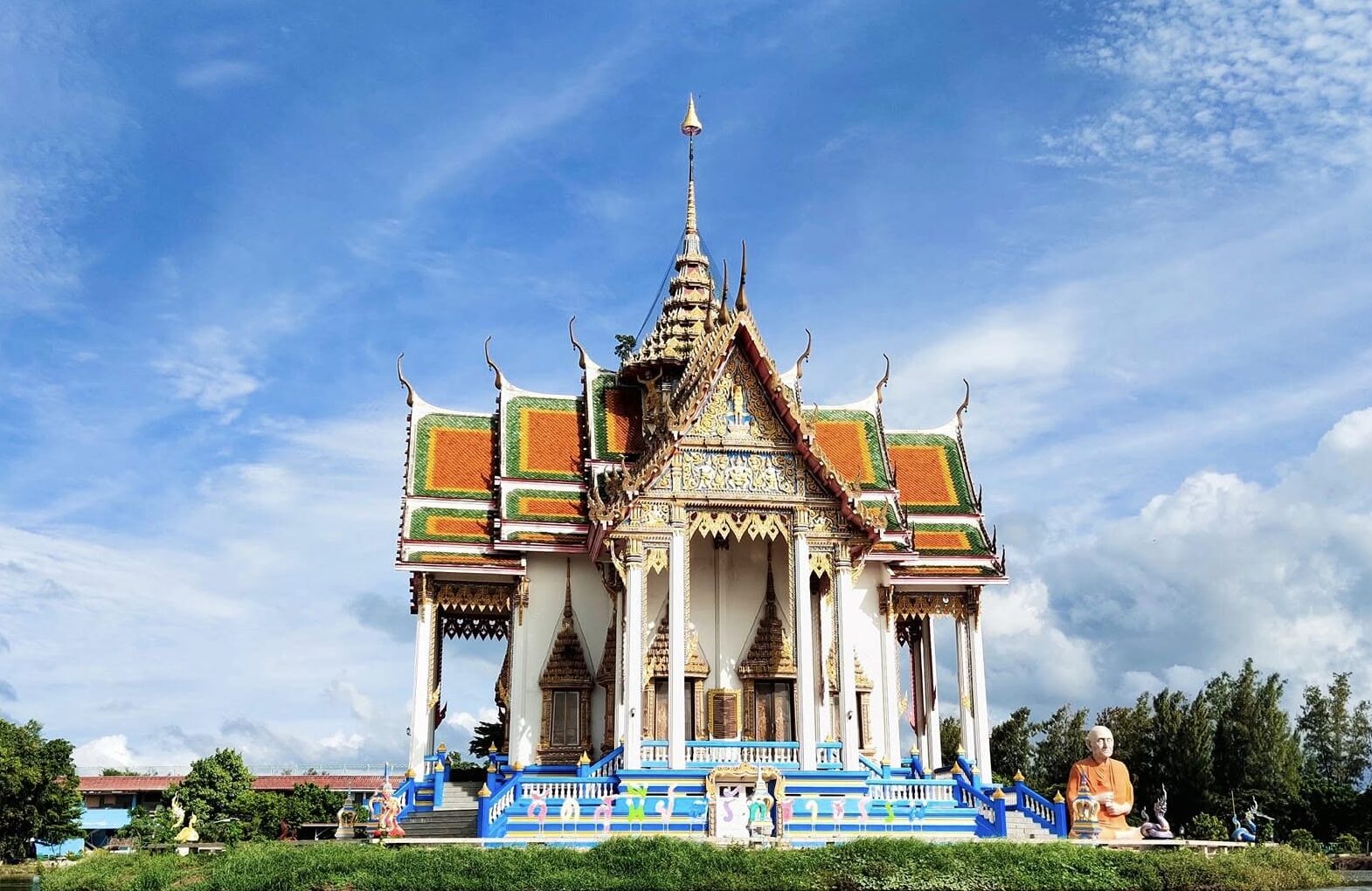 พระอุโบสถกลางน้ำ (ด้านหน้า)